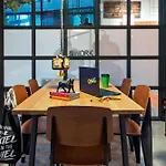 Moxy Frankfurt City Center