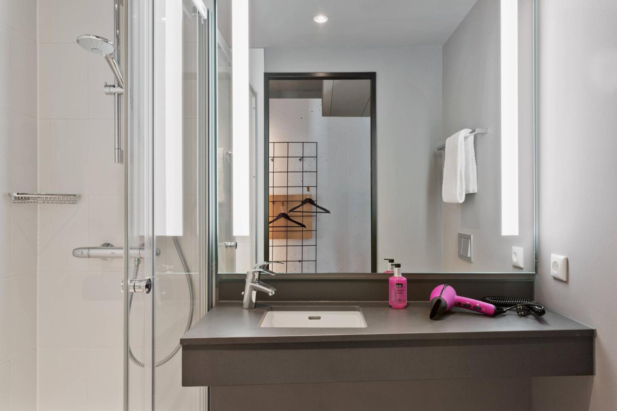 Moxy Frankfurt Center 3*